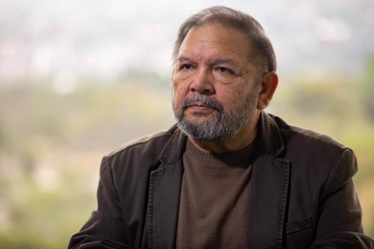 AME5378. CARACAS (VENEZUELA), 15/02/2026.- El dirigente de la oposición en Venezuela, Andrés Velásquez, habla en una entrevista con EFE este miércoles, en Caracas (Venezuela). Delsa Solórzano y Velásquez reaparecieron en la escena pública después de largos meses en la clandestinidad, con la intención de hacerse escuchar cuando el país vive una nueva etapa tras la captura por parte de EE.UU. de Nicolás Maduro y encontrarse bajo el Gobierno encargado de Delcy Rodríguez. EFE/ Ronald Peña R