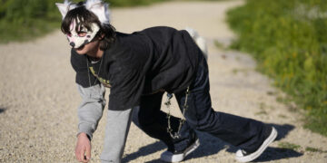 Jóvenes que se identifican y actúan como animales: llega a España el fenómeno ‘therian’