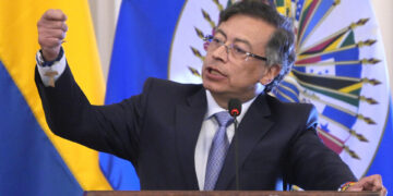 Petro respeta fallo judicial que suspende aumento de salario mínimo y llama a concertación