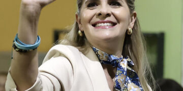 La derechista Laura Fernández gana en primera ronda la presidencia de Costa Rica