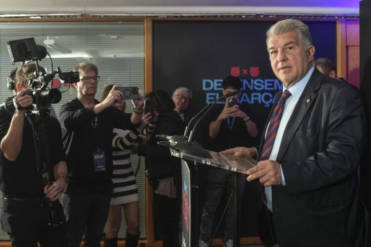Joan Laporta durante el acto en el que presentó su candidatura a la reelección como presidente del FC Barcelona.EFE/ Enric Fontcuberta