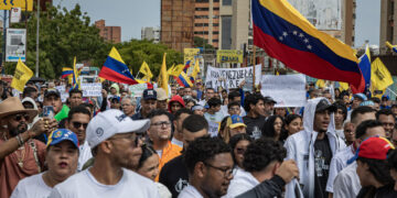 Estudiantes exigen liberación de presos políticos en múltiples ciudades