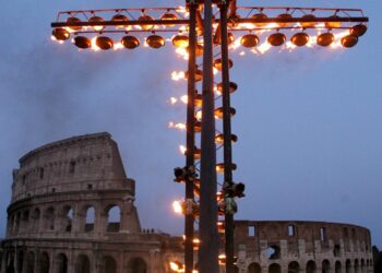 Primera Semana Santa de León XIV: viacrucis en Coliseo pero sin Jueves Santo en la cárcel