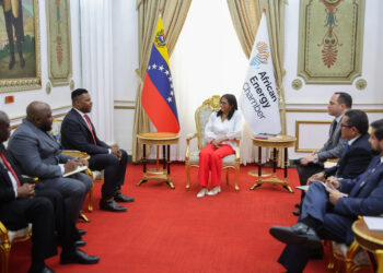 Delcy Rodríguez llama «socio y amigo» a Trump y le pide cesar el bloqueo contra Venezuela