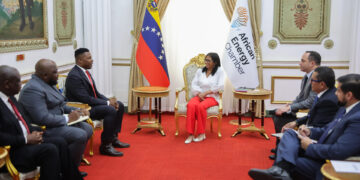 Delcy Rodríguez llama «socio y amigo» a Trump y le pide cesar el bloqueo contra Venezuela