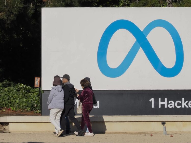 Fotografía de archivo del logotipo de Meta propietaria de Instagram y facebook. EFE/EPA/JOHN G. MABANGLO