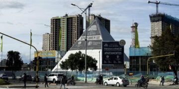 Telefónica cierra un ciclo de más de 20 años en Colombia con venta de activos a Millicom