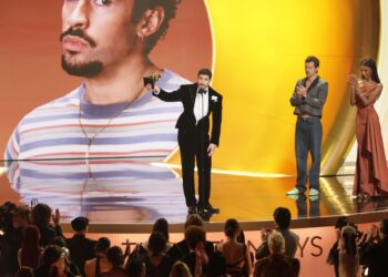 Bad Bunny hace historia en los Grammy en una gala con criticas al ICE