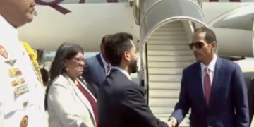 El primer ministro de Catar llega a Venezuela