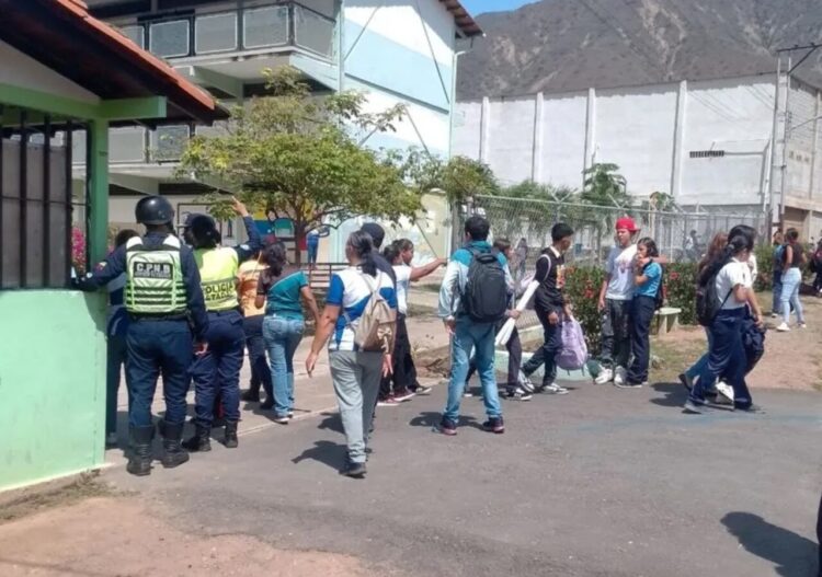 Los estudiantes mostraron síntomas compatibles con intoxicación | Voces (@vocesenlaweb)