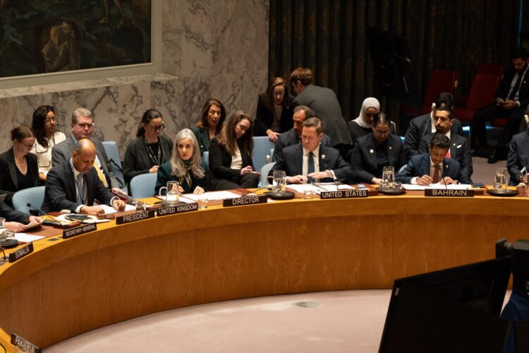 El embajador de Estados Unidos ante las Naciones Unidas, Michael Waltz (C), asiste a una sesión de emergencia del Consejo de Seguridad de la ONU en Nueva York, Nueva York, EE. UU., el 28 de febrero de 2026. EFE/OLGA FEDOROVA