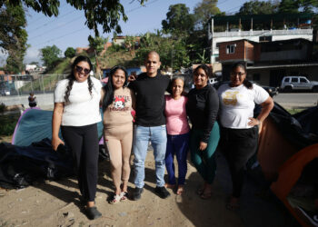 Familiares de presos políticos permanecen a la expectativa de liberaciones