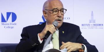 El expresidente colombiano Andrés Pastrana rechaza vínculos con Epstein