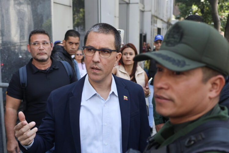 Fotografía de archivo del diputado venezolano, Jorge Arreaza (c). EFE/ Miguel Gutiérrez