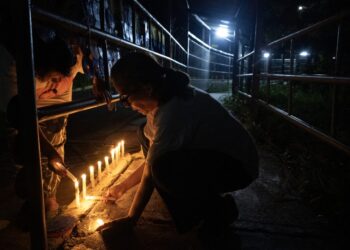Presos políticos gritan auxilio desde el Rodeo I y denuncian golpiza contra Enzo Flores
