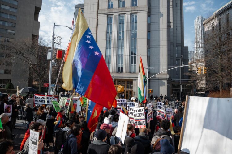 La segunda audiencia en el caso contra el presidente de Venezuela Nicolás Maduro y su esposa, Cilia Flores, ambos capturados en Caracas y acusados por la Justicia estadounidense de cargos relacionados con narcotráfico, dio comienzo este jueves en un tribunal federal de Nueva York. EFE/Olga Fedorova