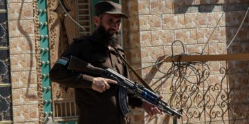 Afganistán y Pakistán mantienen combates en la frontera en su décimo día de escalada