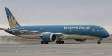 Vietnam Airlines planea suspender más de 20 rutas nacionales ante escasez de combustible