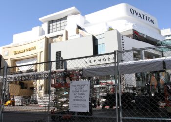 El bulevar de Hollywood se transforma para recibir a los Óscar y su millonaria producción