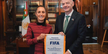 Sheinbaum se reúne con Infantino y dice que «todo va a salir maravilloso» en el Mundial