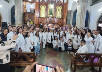 Realizan homenaje a médicos boconeses en su día