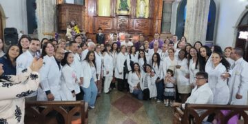 Realizan homenaje a médicos boconeses en su día