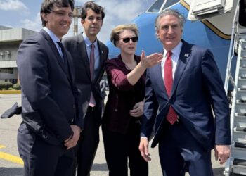 Llega a Caracas el secretario de Interior de EE.UU. para evaluar el sector minero