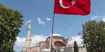 Erdogan reitera advertencias a Irán tras interceptar la OTAN otro misil en Turquía