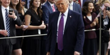 Trump dice que la guerra contra Irán «está ganada» pero sugiere que continuará la ofensiva