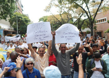 «Salarios dignos ya»: trabajadores marcharon hasta la Asamblea Nacional en exigencia de aumento