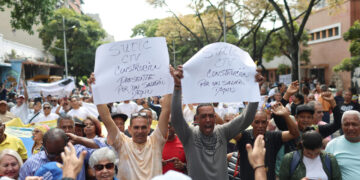 «Salarios dignos ya»: trabajadores marcharon hasta la Asamblea Nacional en exigencia de aumento