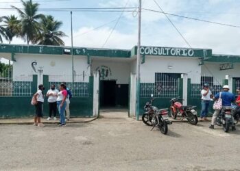 Alarma por intoxicaciones en escuelas de La Ceiba: suspenden clases y exigen investigación