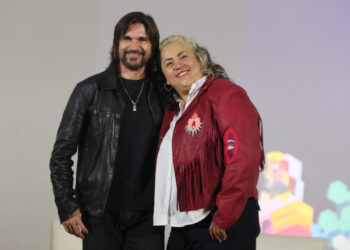 Juanes y Vivir Quintana le cantan a lo ‘Humano’ frente al “algoritmo artificial”