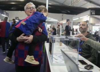 FC Barcelona | Casi 22.000 socios han votado a las 13:00 CET en una participación a ritmo de récord