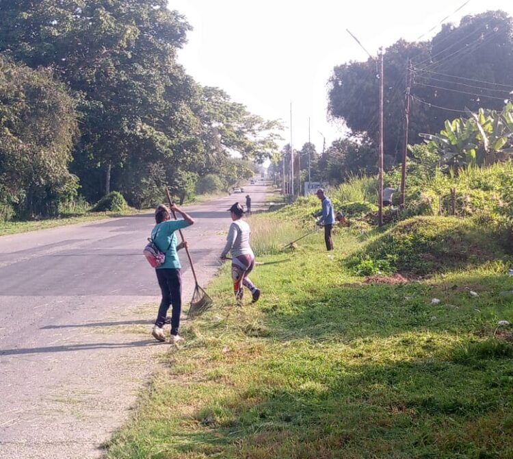 Limpieza en la panamericana hasta puente Toro en Miranda.