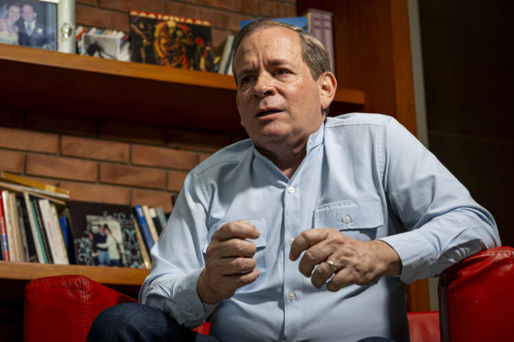 El exdiputado Juan Pablo Guanipa habla en una entrevista con EFE en Maracaibo (Venezuela). EFE/ Henry Chirinos