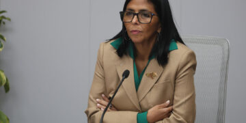Delcy Rodríguez designa nuevos ministros de Energía Eléctrica y Vivienda