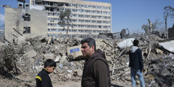 Israel ataca el edificio de la asamblea de clérigos que deben elegir al sucesor de Jameneí