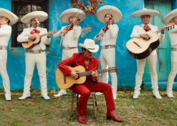 Mariachi de Guadalajara siente orgullo de ‘abrazar’ con Bruno Mars la cultura latina