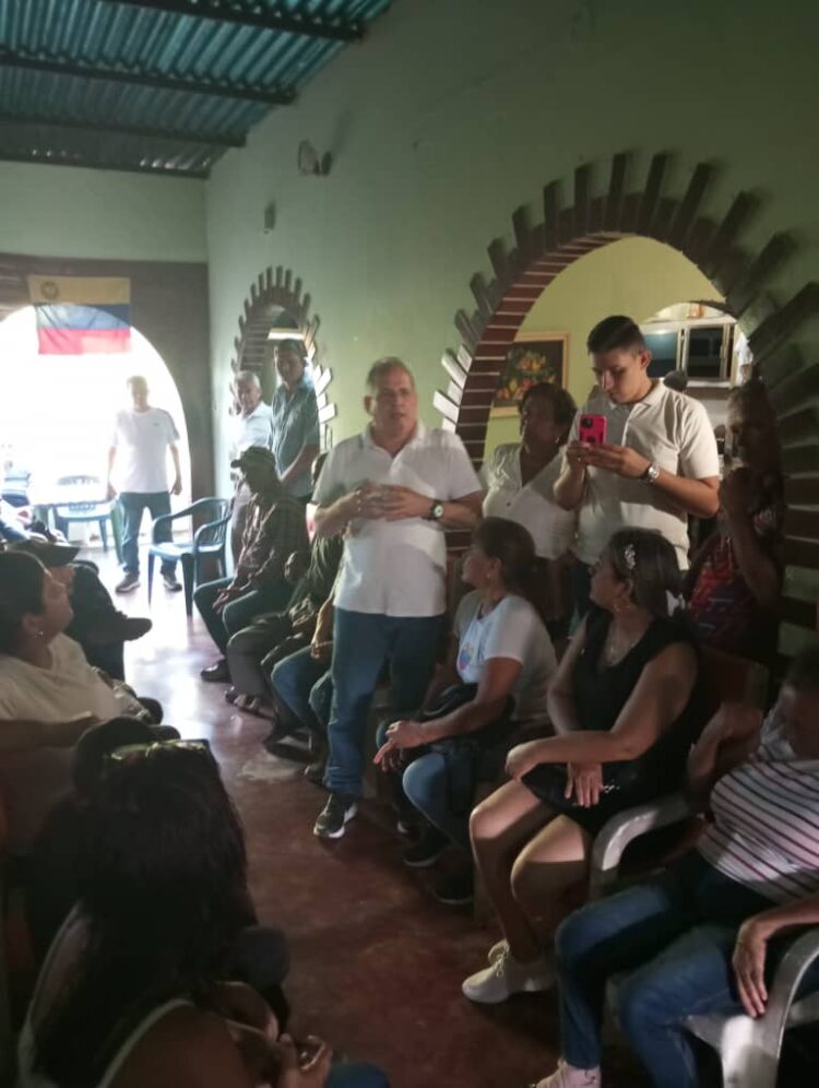 Carlos Andrés González en la reunión de Betijoque dirigiéndose a los presentes.