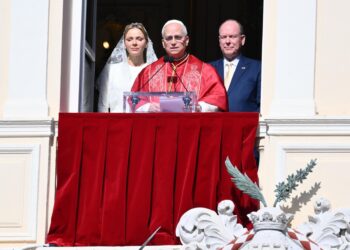 El papa denuncia la ostentación de fuerza y la prevaricación que amenazan la paz
