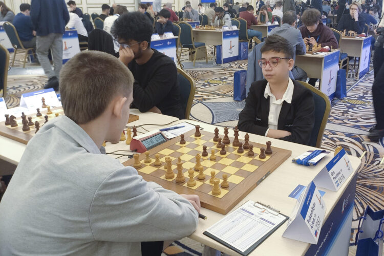 La promesa argentina del ajedrez Faustino Oro, de 12 años de edad, en el Aeroflot Open 2026 en Moscú. -EFE/ Ignacio Ortega