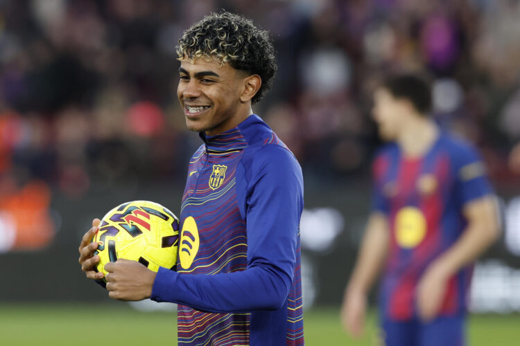 El delantero del Barcelona Lamine Yamal tras el partido de la jornada 26 de LaLiga entre el Barcelona y el Villarreal, en el estadio Spotify Camp Nou en Barcelona.-EFE/ Toni Albir