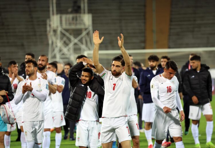 Fotografía de archivo del 20 de marzo de 2025 en la que se observa a jugadores de la selección de Irán al celebrar tras ganarle a Emiratos Árabes un partido clasificatorio para el Mundial 2026 en Teherán (Irán). EFE/ABEDIN TAHERKENAREH
