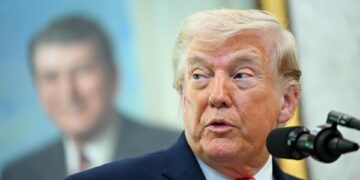 Trump bromea con que se presentará a las elecciones venezolanas contra Delcy Rodríguez