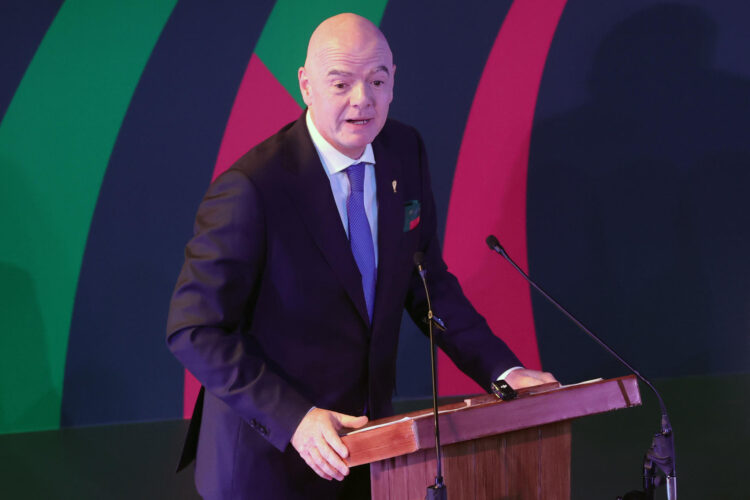 El presidente de la FIFA, el italiano Gianni Infantino, habla durante un evento en Ciudad de México el pasado 29 de marzo. EFE/Madla Hartz