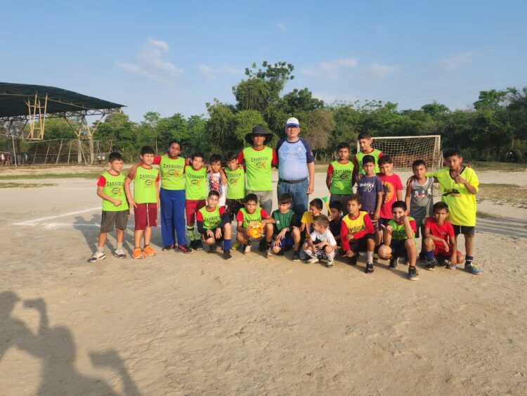 Equipo participante en la jornada amistosa de Futbol.