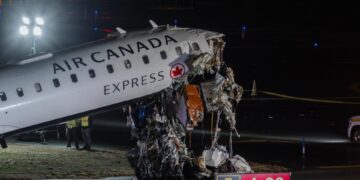 Gobierno de EEUU y Nueva York lamentan la muerte de 2 pilotos en el accidente de LaGuardia