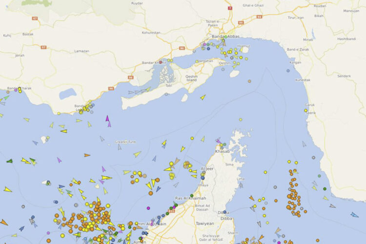 Captura que muestra la disminución del tráfico marítimo en el estrecho de Ormuz. La Guardia Revolucionaria iraní afirmó este jueves que el estrecho de Ormuz está bajo el control de la República Islámica según las leyes internacionales y avisó de que los buques que no cumplan con los protocolos podrían ser atacados o hundidos. EFE/ Vesselfinder.com  - SOLO USO EDITORIAL/SOLO DISPONIBLE PARA ILUSTRAR LA NOTICIA QUE ACOMPAÑA (CRÉDITO OBLIGATORIO) -