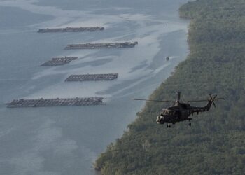 Millones de barriles en el mar: el crudo iraní anclado ante Singapur y con destino a China
